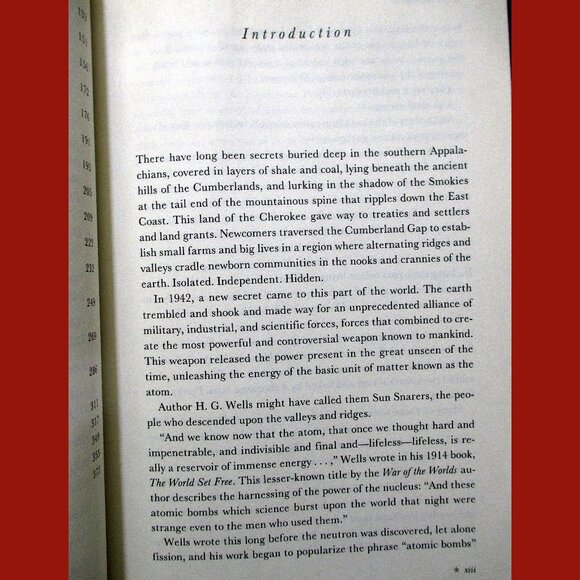 Book-The Girls of Atomic City: The Untold Story of the Women Who Helped Win WWII - Picture 4 of 16